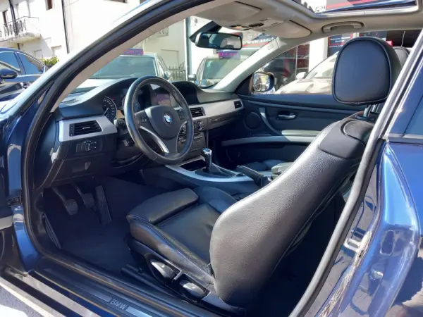 BMW 320 i Coupe 9