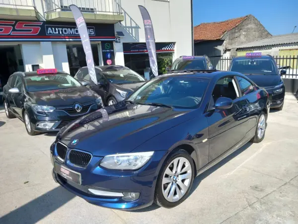 BMW 320 i Coupe 2