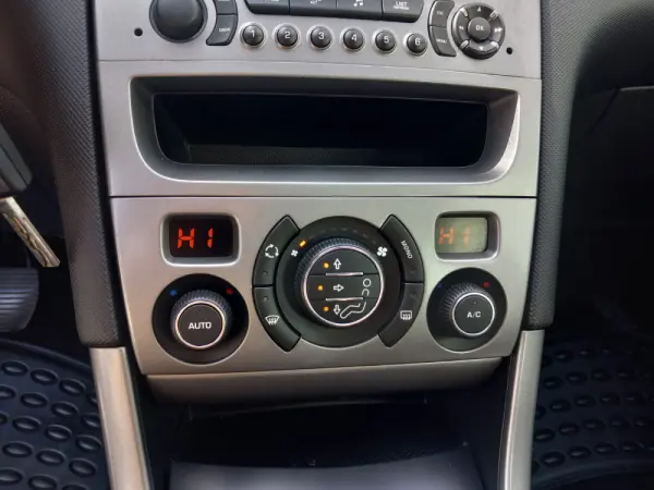 Peugeot 308 1.6 HDi Executive 13
