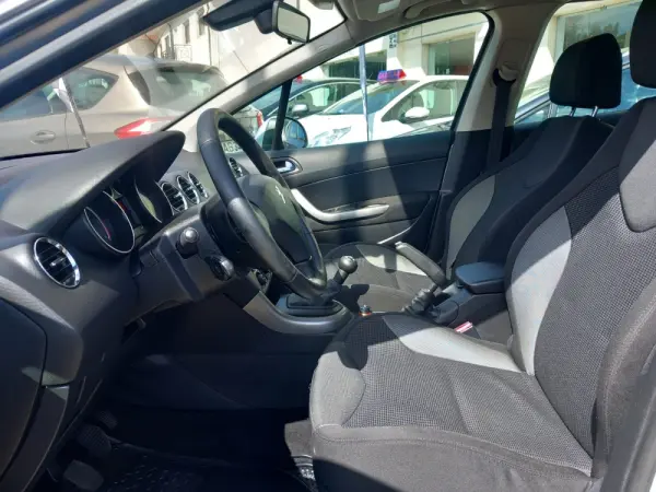 Peugeot 308 1.6 HDi Executive 8