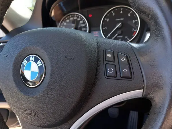 BMW 320 i Coupe 19