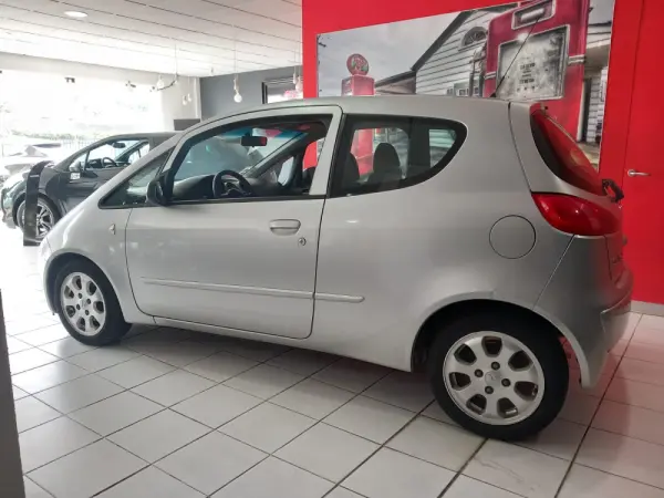 Mitsubishi Colt 1.1 Base 2