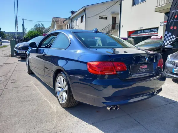 BMW 320 i Coupe 7
