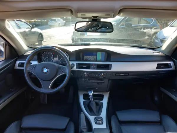 BMW 320 i Coupe 10