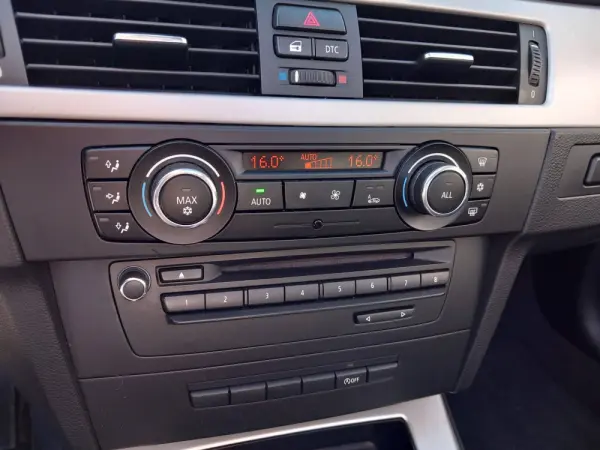 BMW 320 i Coupe 23