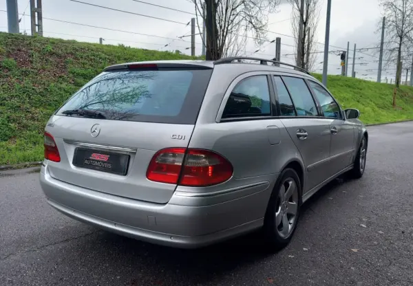 Mercedes-Benz E 220 CDi Avantgarde Aut. 5