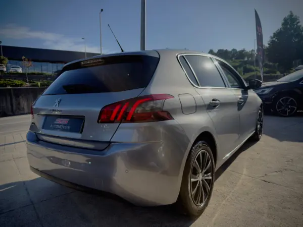 Peugeot 308 1.2 PureTech Allure EAT8 9