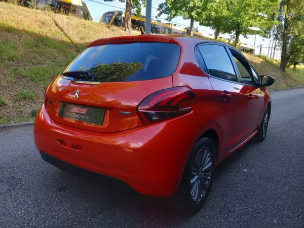 Peugeot 208 1.2 PureTech Style 7