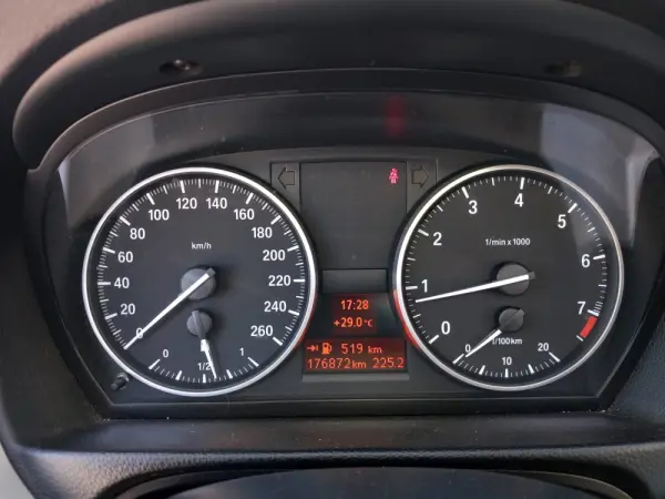 BMW 320 i Coupe 26