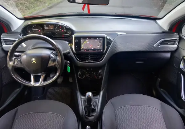 Peugeot 208 1.2 PureTech Style 9