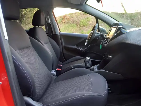 Peugeot 208 1.2 PureTech Style 10