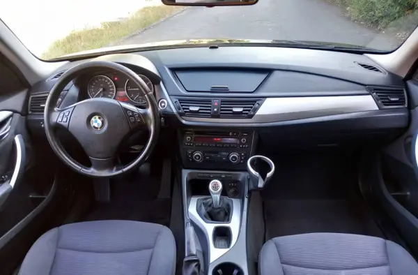 BMW X1 18 d sDrive 9