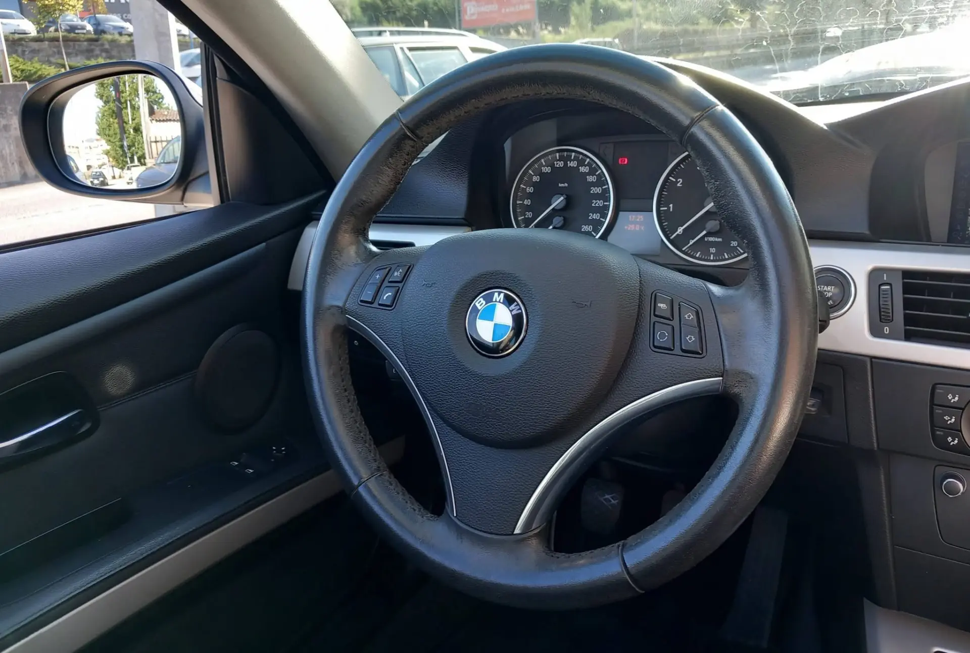 BMW 320 i Coupe 14