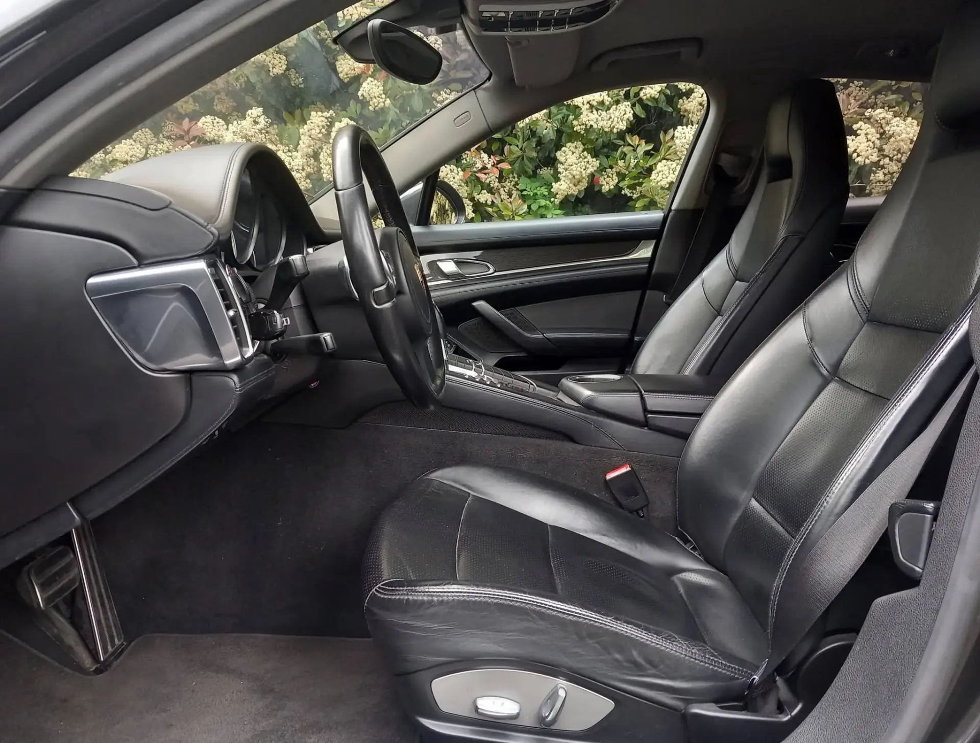 Porsche Panamera Platinum Edition 9
