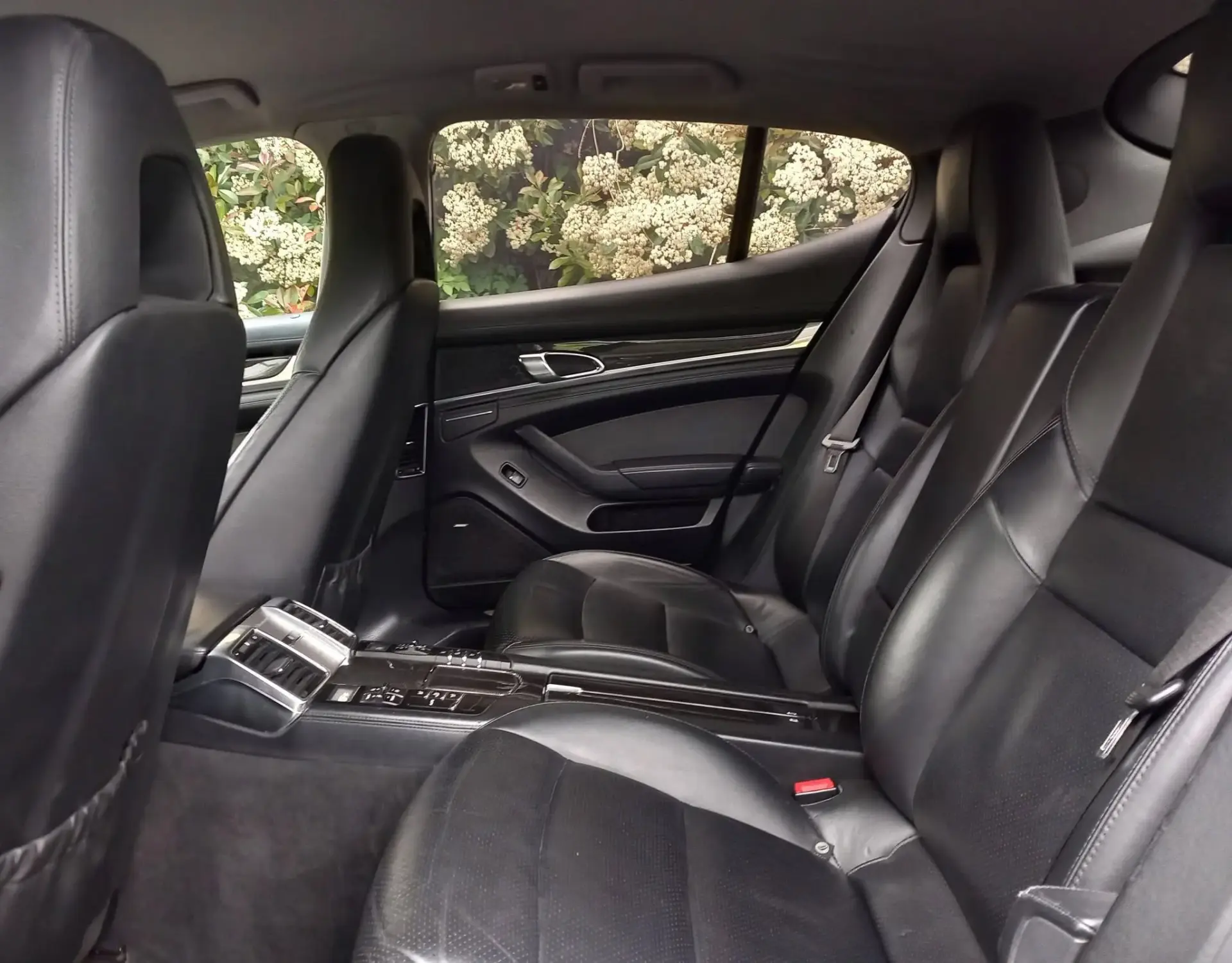 Porsche Panamera Platinum Edition 12
