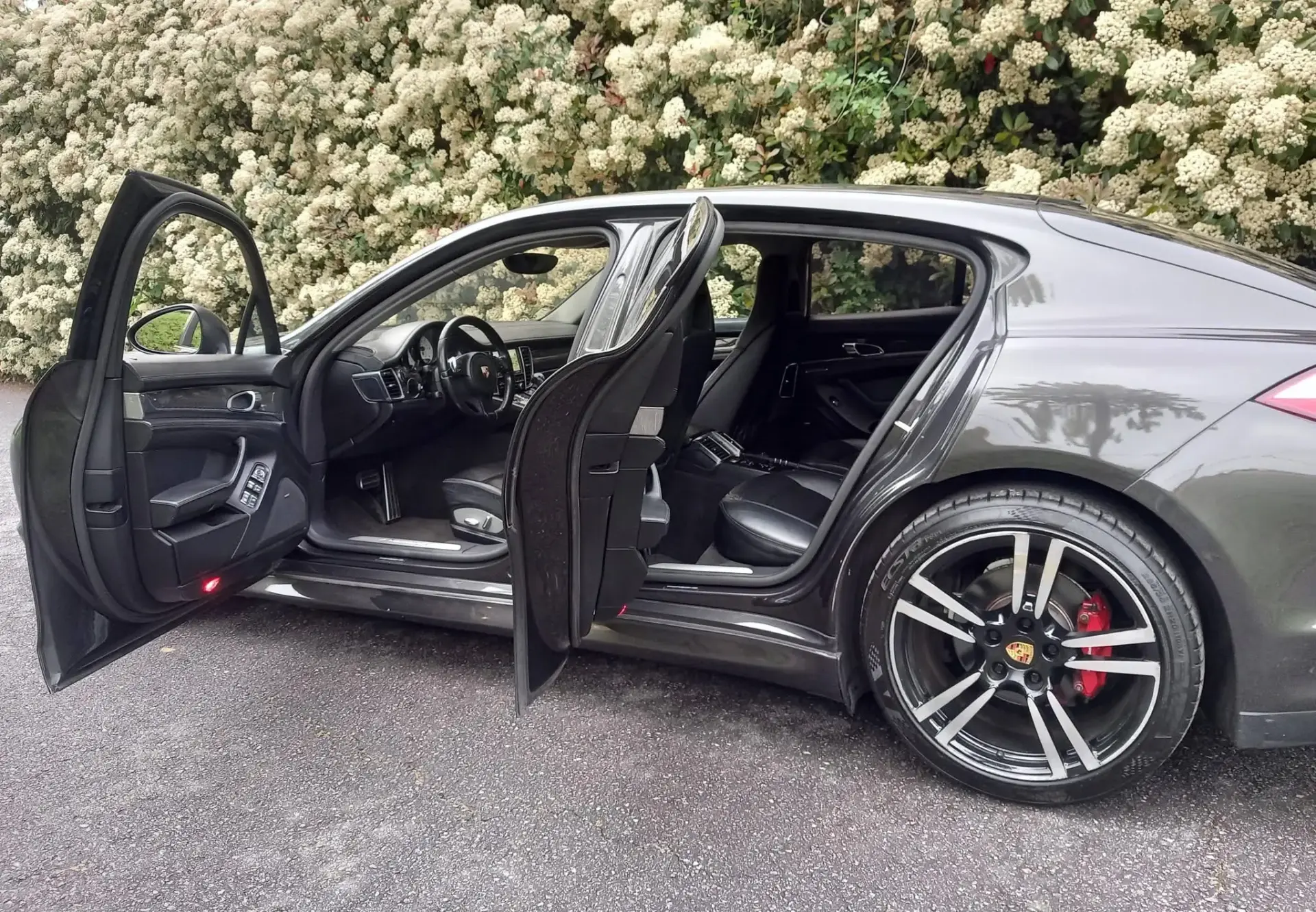 Porsche Panamera Platinum Edition 35