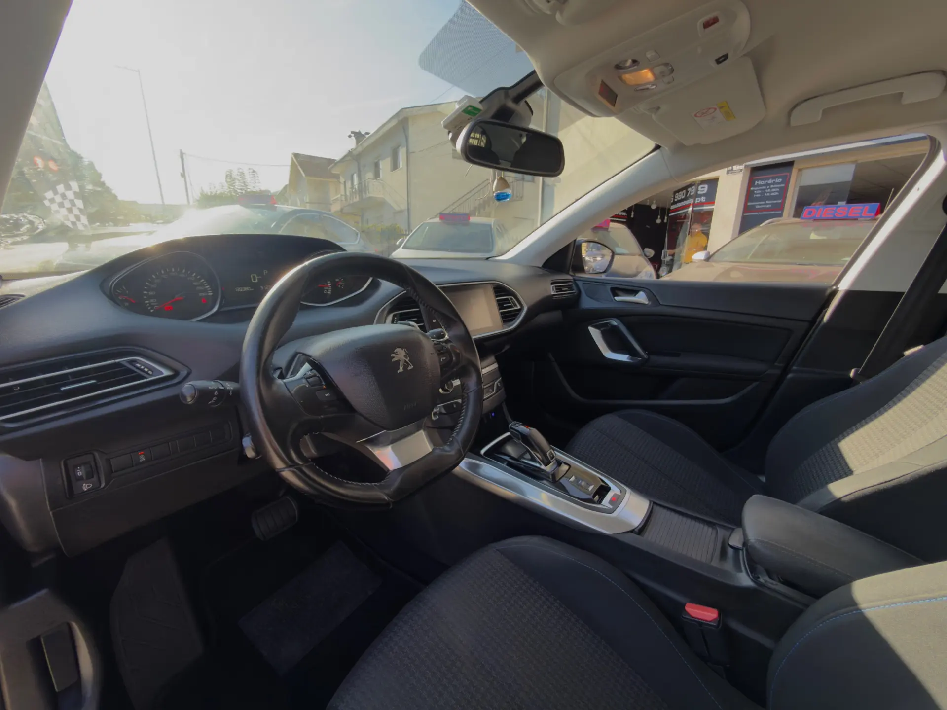 Peugeot 308 1.2 PureTech Allure EAT8 18