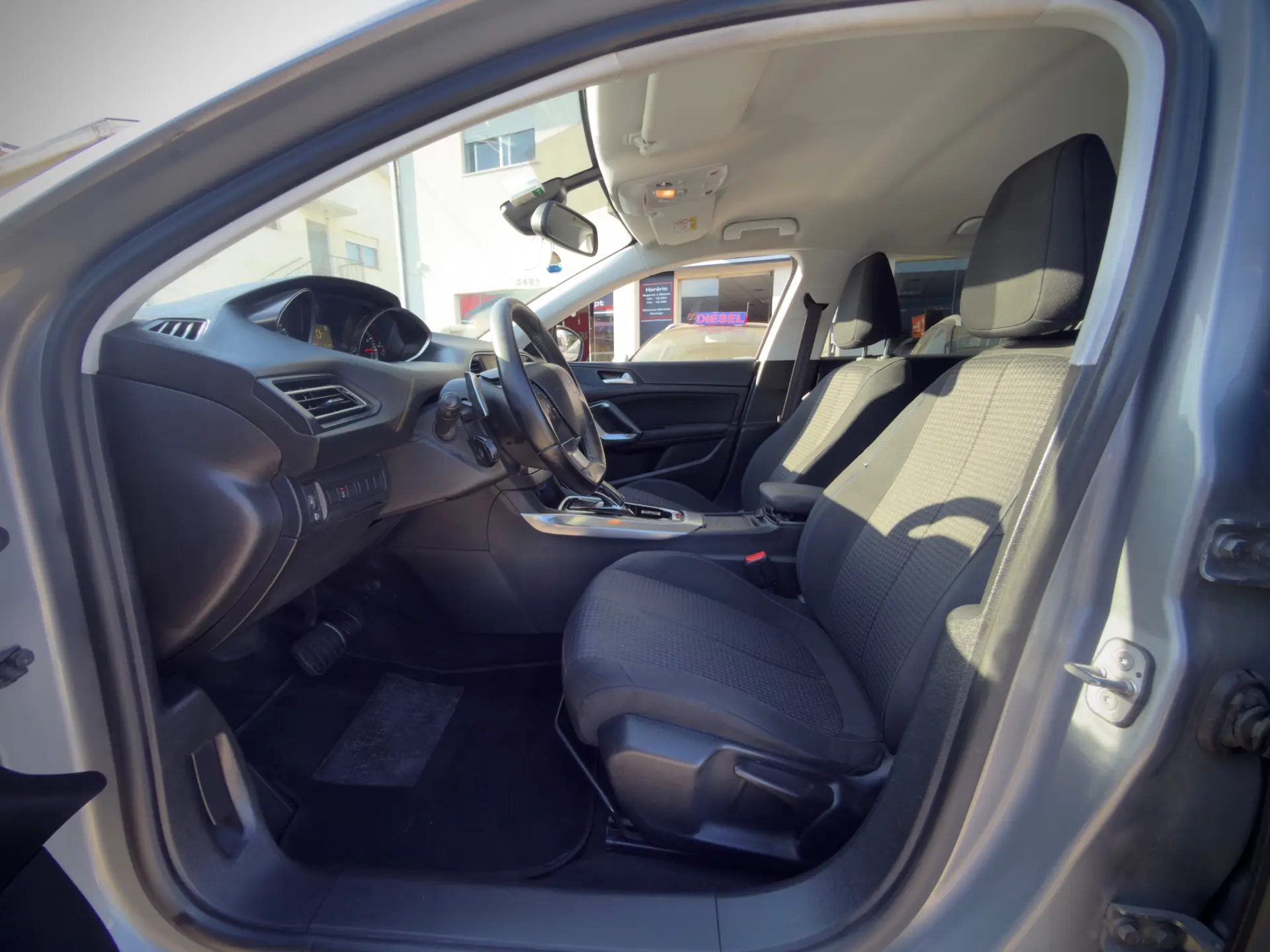 Peugeot 308 1.2 PureTech Allure EAT8 15