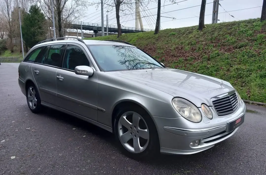 Mercedes-Benz E 220 CDi Avantgarde Aut. 2