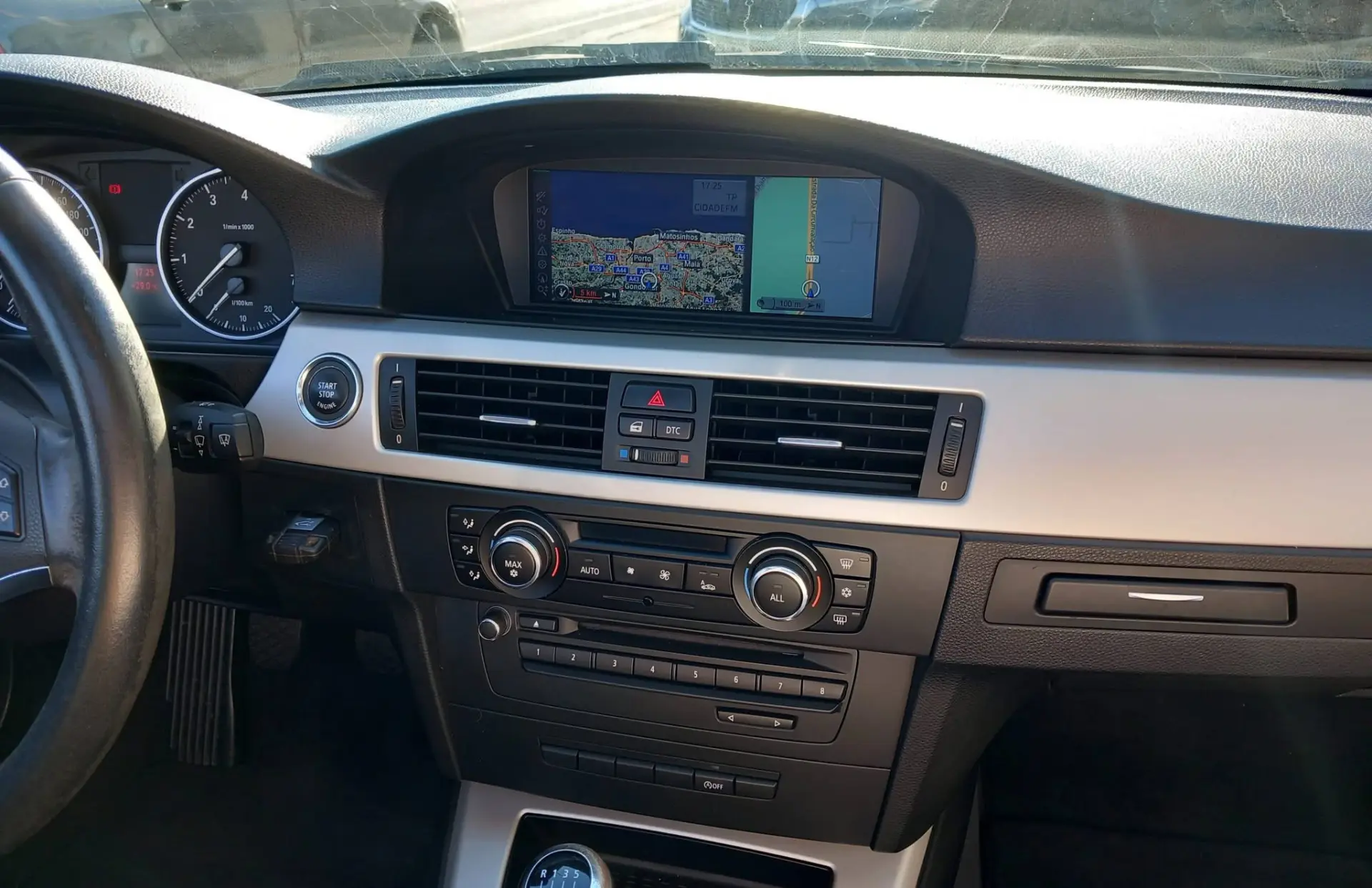 BMW 320 i Coupe 13
