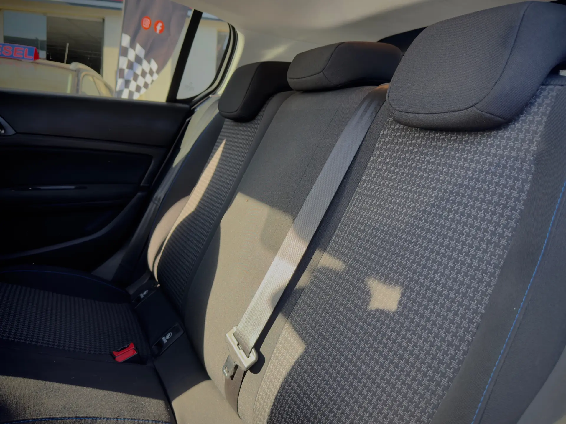 Peugeot 308 1.2 PureTech Allure EAT8 31