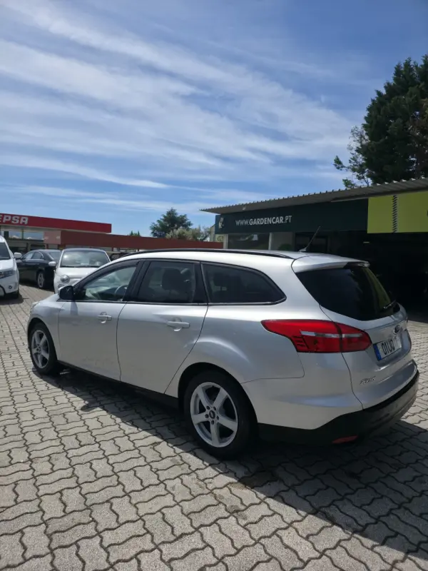 Ford Focus SW Outro 3