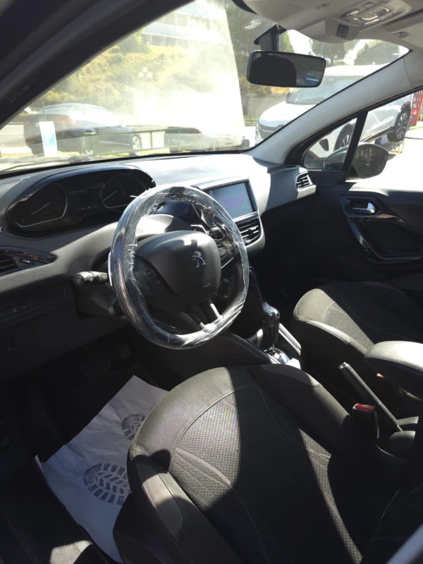 Peugeot 208 C 4