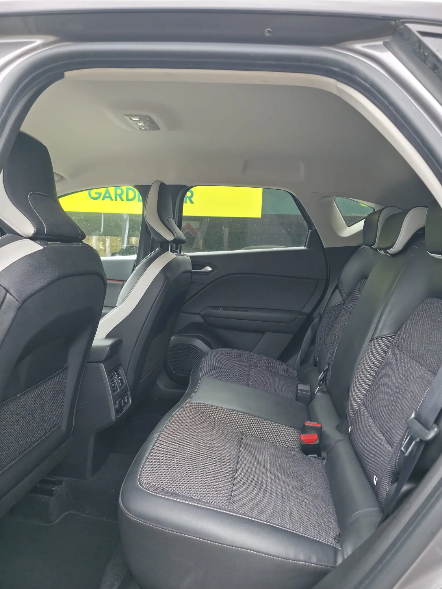 Renault Captur E-TECH HYBRID 11