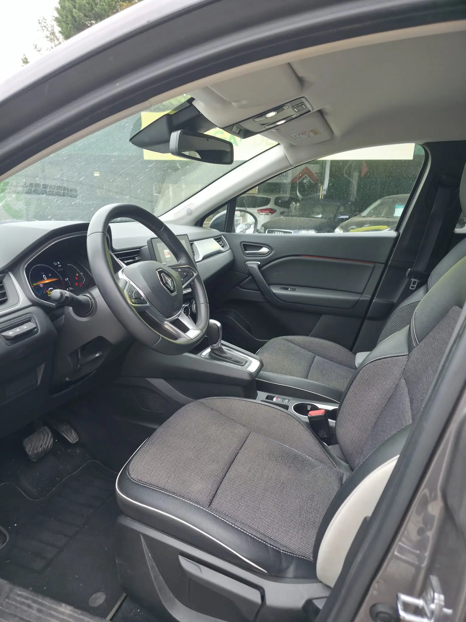 Renault Captur E-TECH HYBRID 3