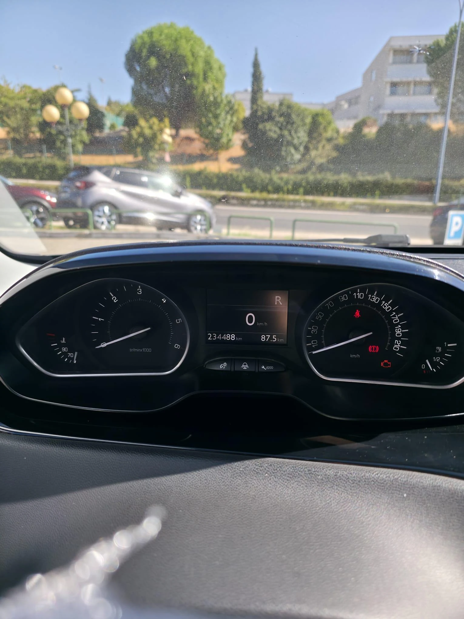 Peugeot 208 C 5