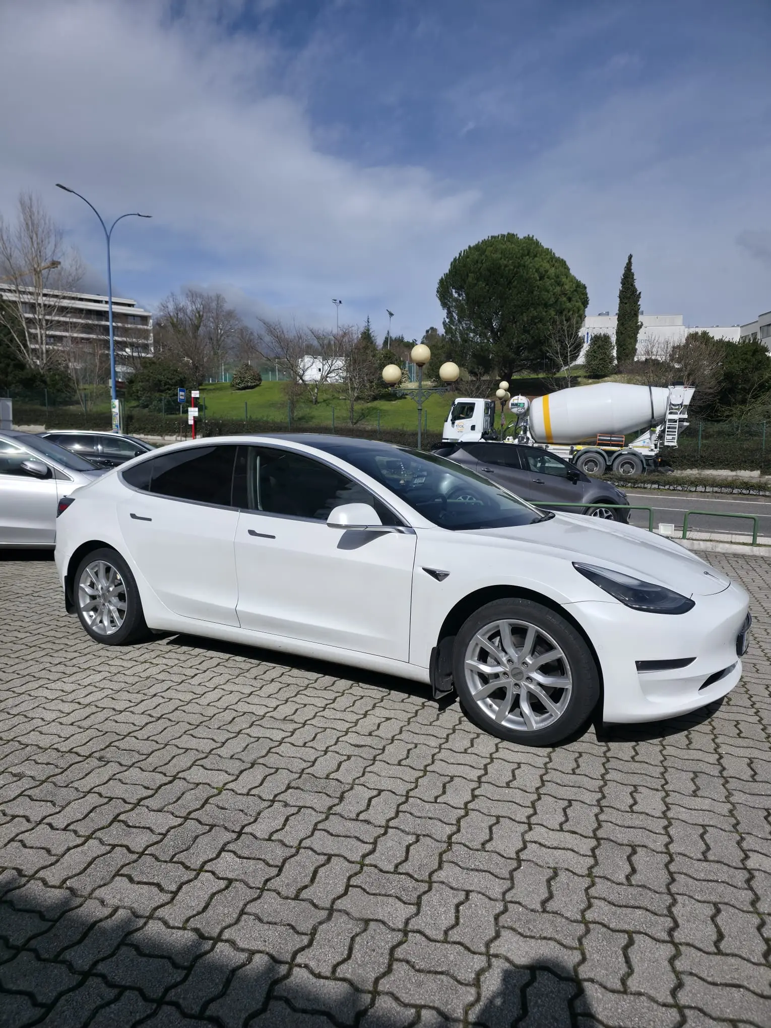 Tesla Model 3 Long Range 2