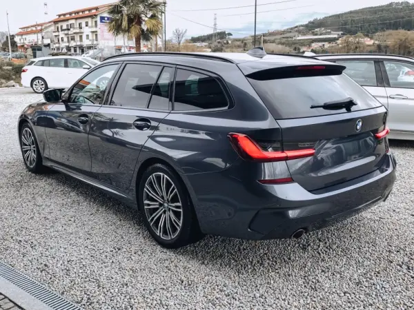 BMW 318 d Pack Desportivo M Auto 11