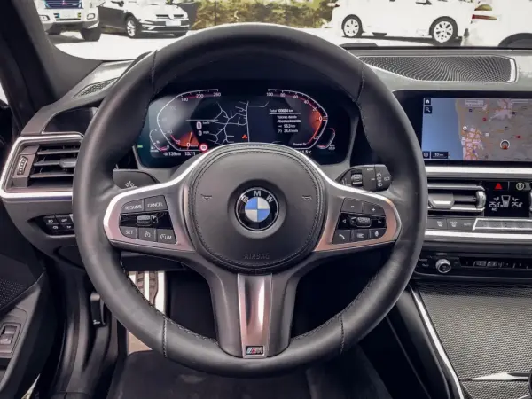 BMW 318 d Pack Desportivo M Auto 13