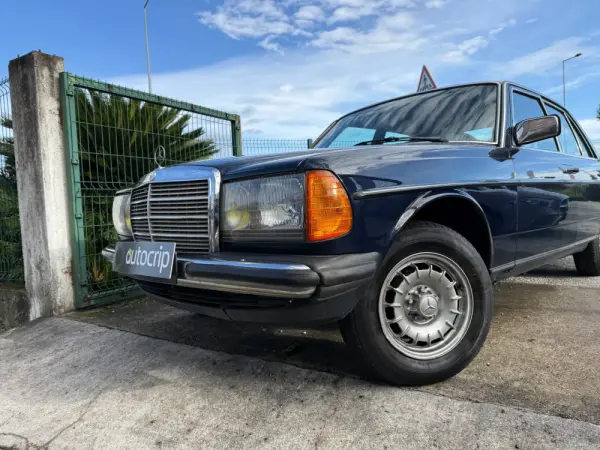 Mercedes-Benz 240 D 2.4 3