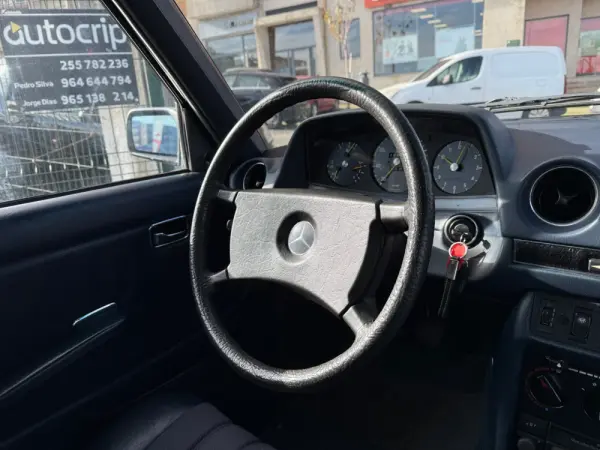 Mercedes-Benz 240 D 2.4 9