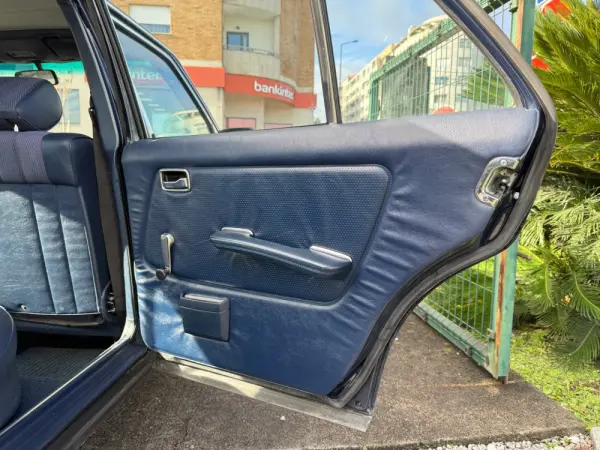 Mercedes-Benz 240 D 2.4 20