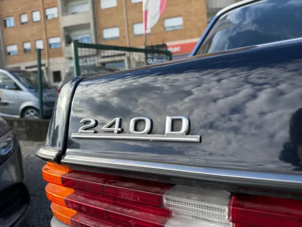 Mercedes-Benz 240 D 2.4 24