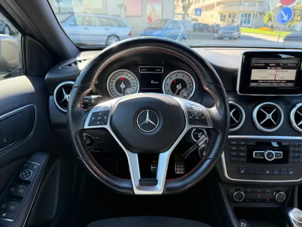 Mercedes-Benz A 180 AMG Line 10