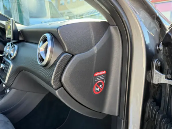 Mercedes-Benz A 180 AMG Line 22