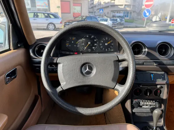 Mercedes-Benz W123 (1976-1986) 300 D 8