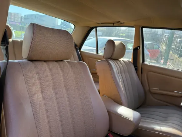 Mercedes-Benz W123 (1976-1986) 300 D 24