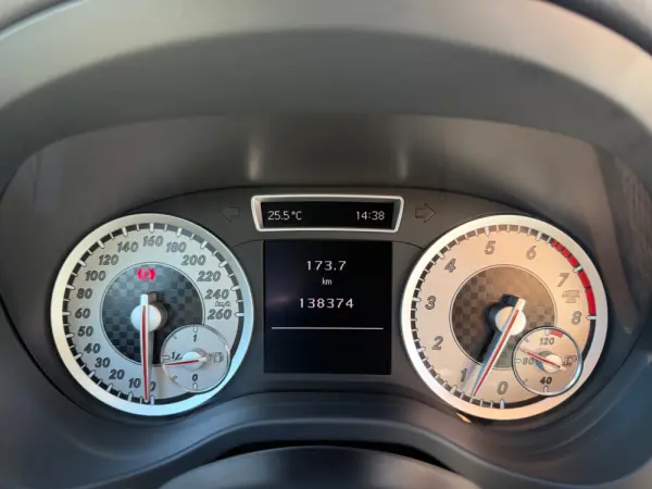 Mercedes-Benz A 180 AMG Line 13