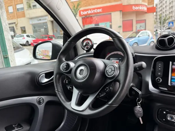 Smart ForTwo Coupé EQ passion 13