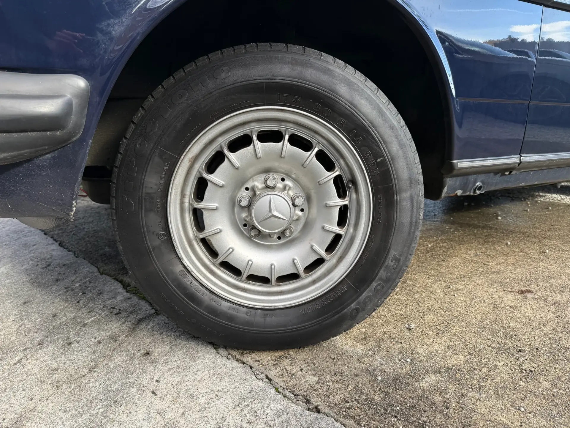 Mercedes-Benz 240 D 2.4 4