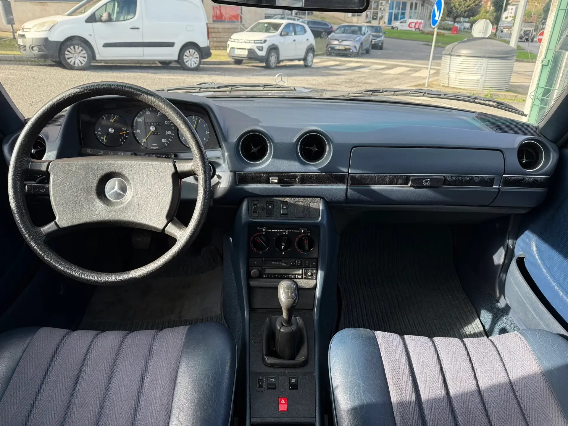 Mercedes-Benz 240 D 2.4 5