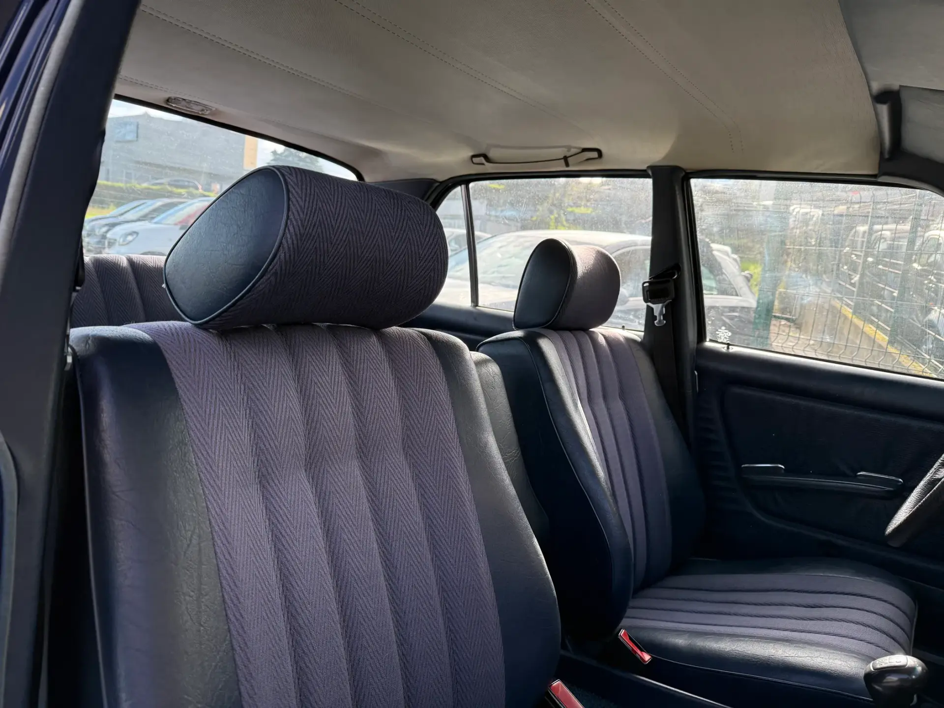 Mercedes-Benz 240 D 2.4 8