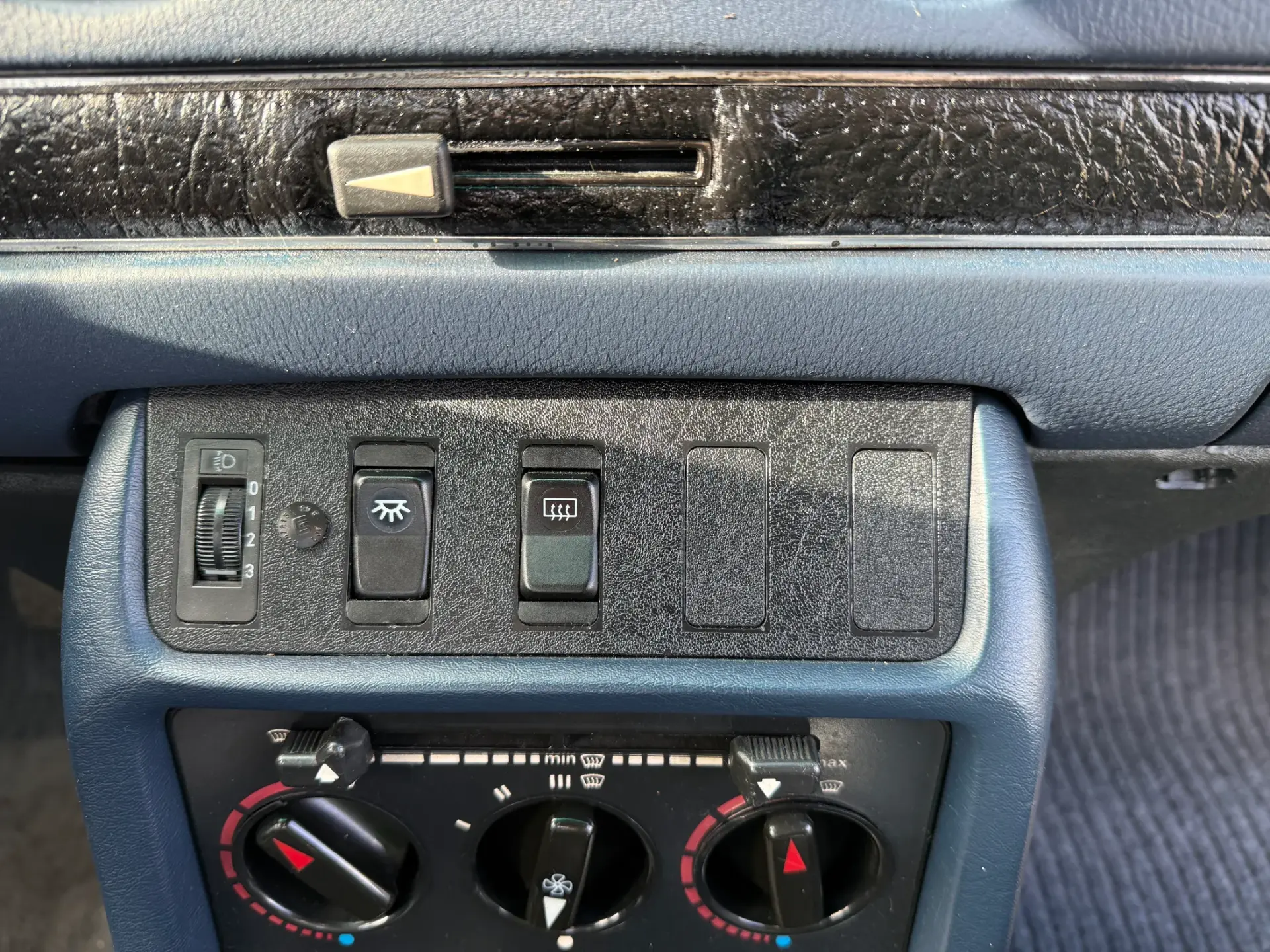 Mercedes-Benz 240 D 2.4 12