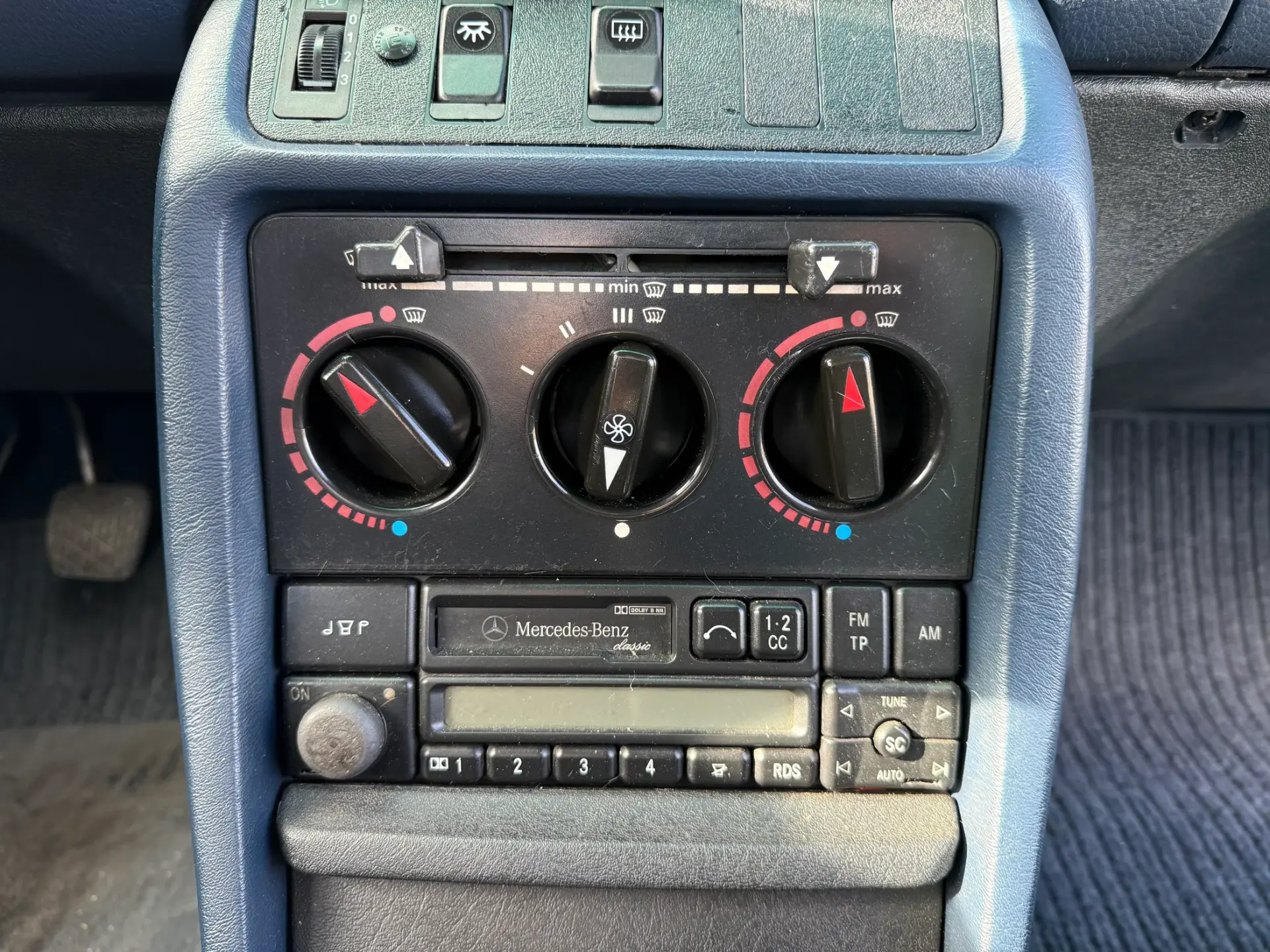 Mercedes-Benz 240 D 2.4 13