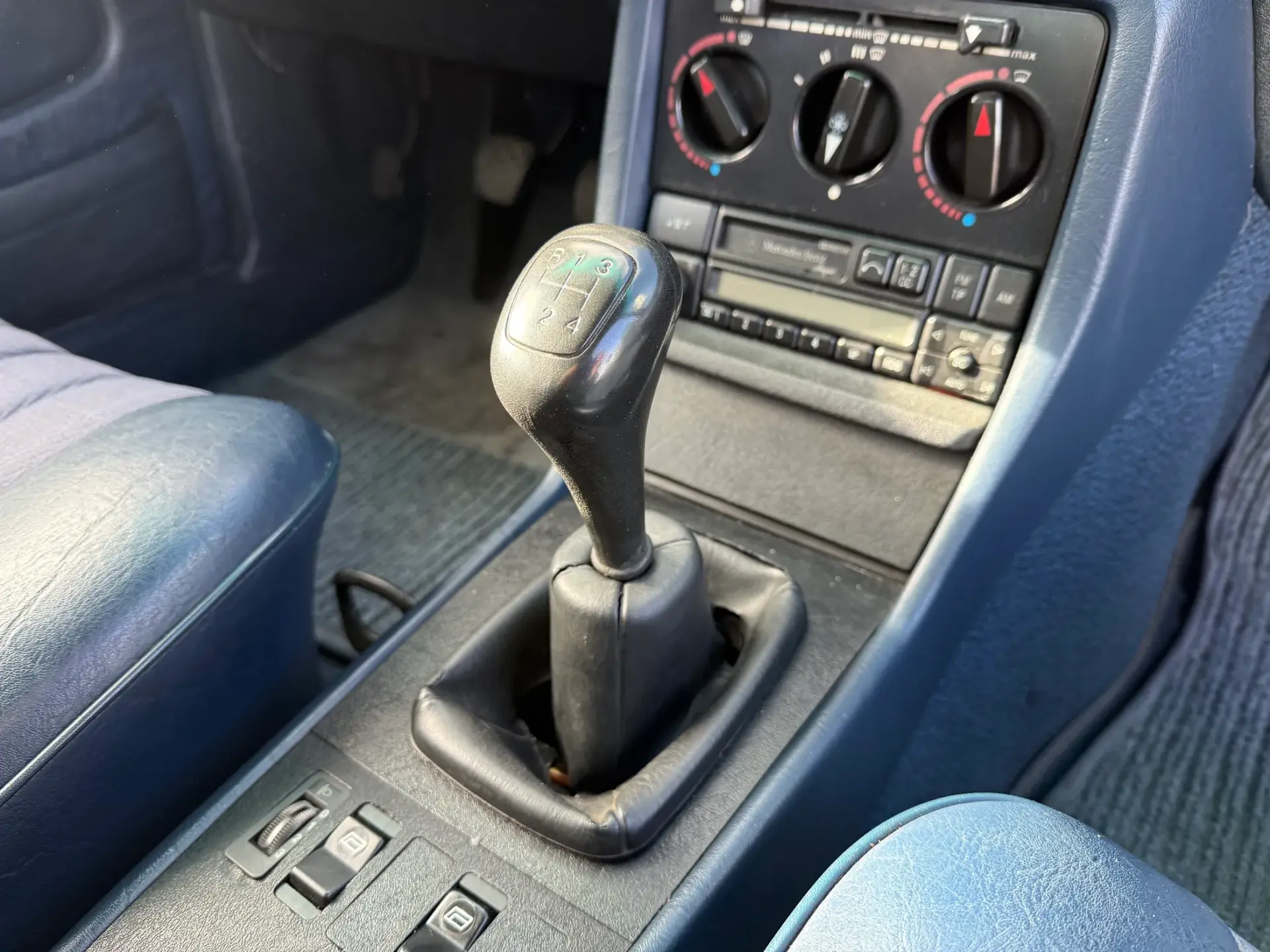 Mercedes-Benz 240 D 2.4 14