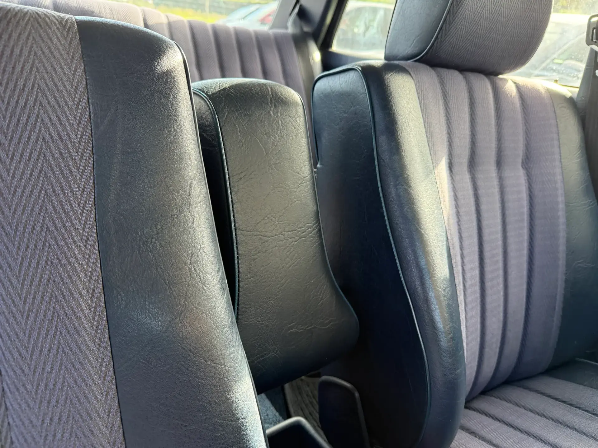 Mercedes-Benz 240 D 2.4 17